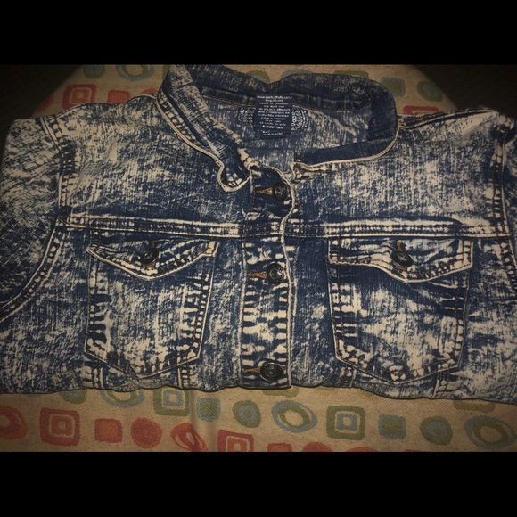 Jean Jacket - Picture 1 of 3